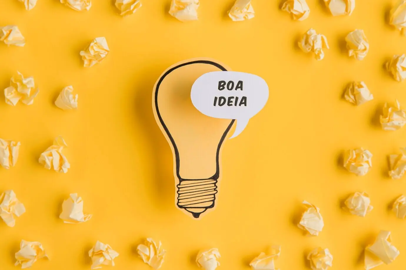 Rahmen mit Motolite-Papier und Glühbirne